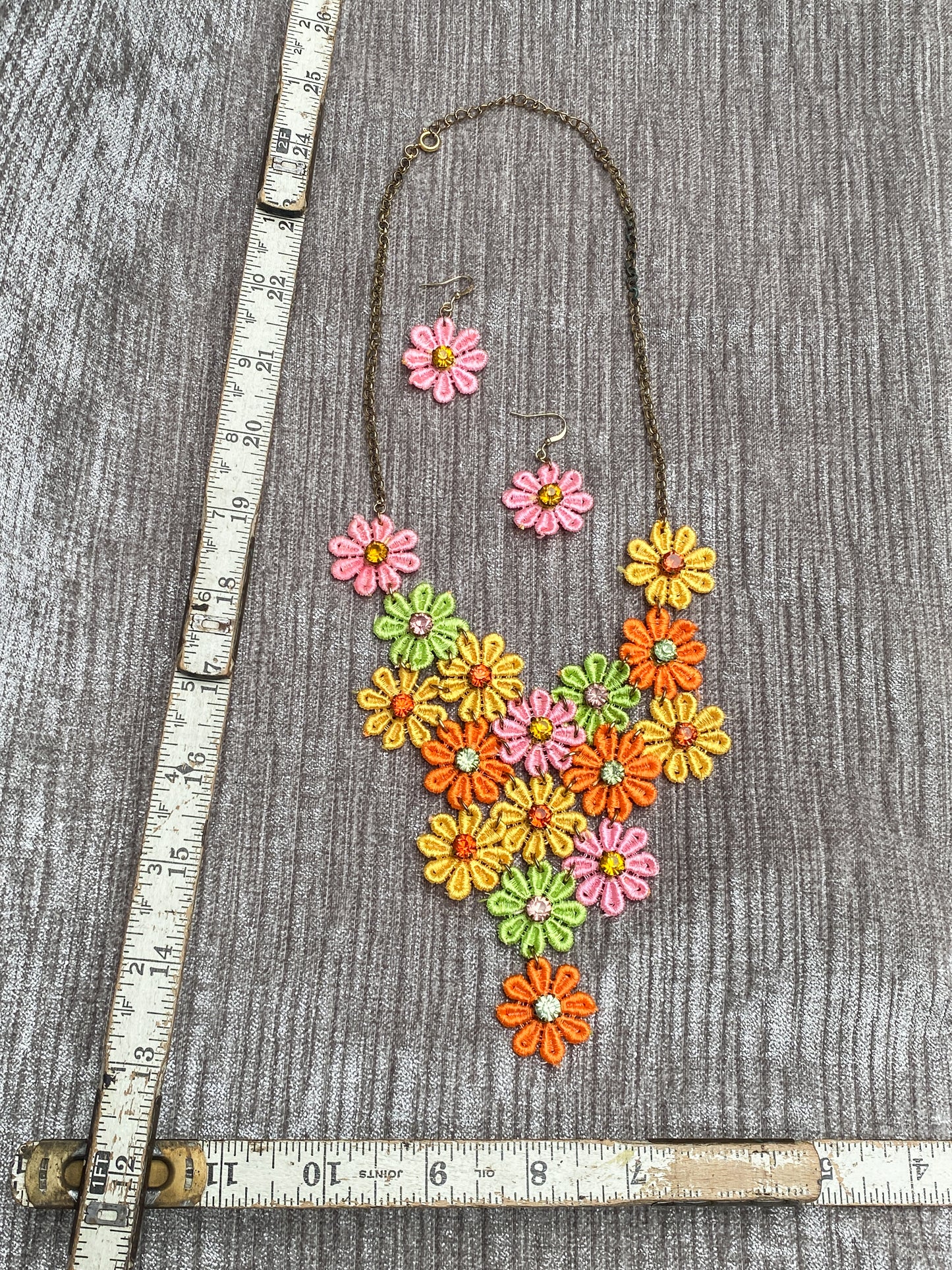 Multi-Color 60’s 70’s Hippie Necklace, Embroidered Daisy Bib Necklace, Retro Style, Pink Flower Earrings, Funky Floral Statement Jewelry Set