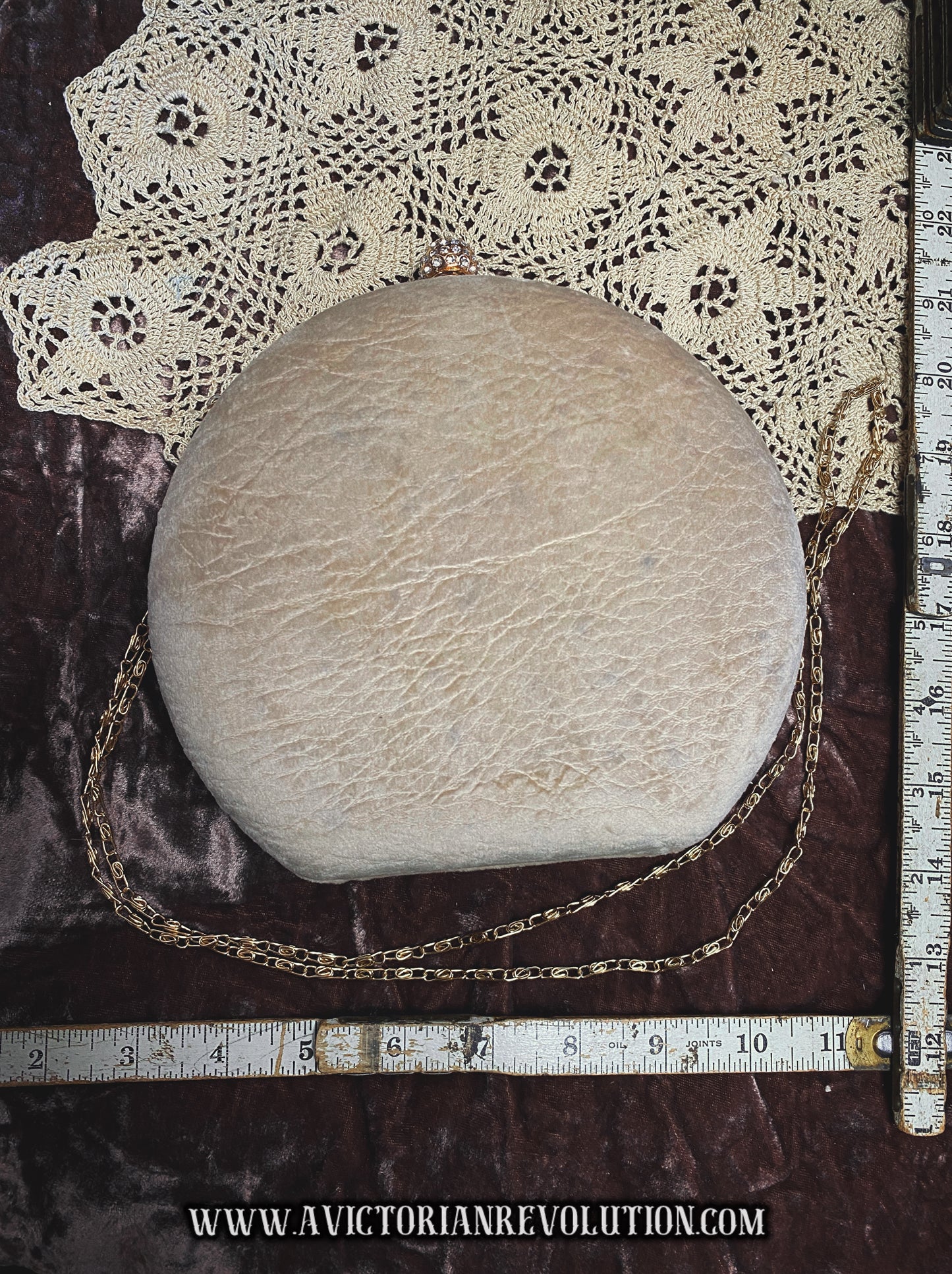 Cream/Beige Embossed Faux Leather Round Hard Shell Clutch - 1990s Y2K Modern Style Used Vintage