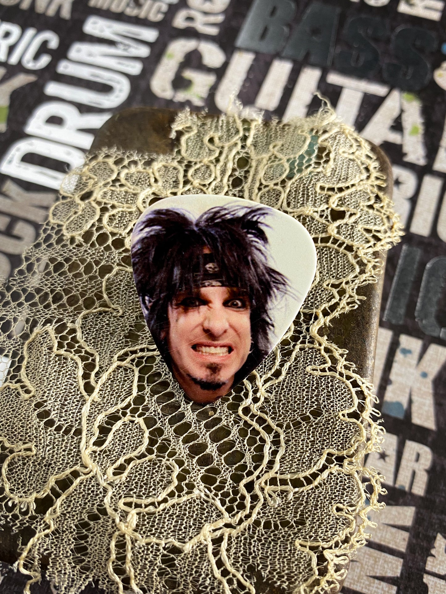 Guitar Pick Pin - Nikki Sixx of Mötley Crüe