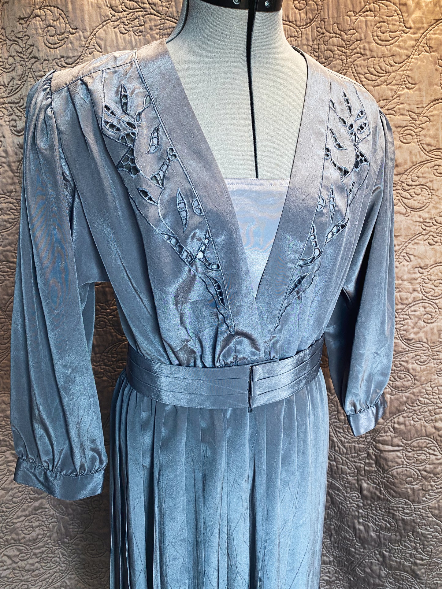 Silver Gray Retro Pleated Midi Dress - V-Neck Long Sleeve - Vintage 80s Secretary Style Dress - Size Medium