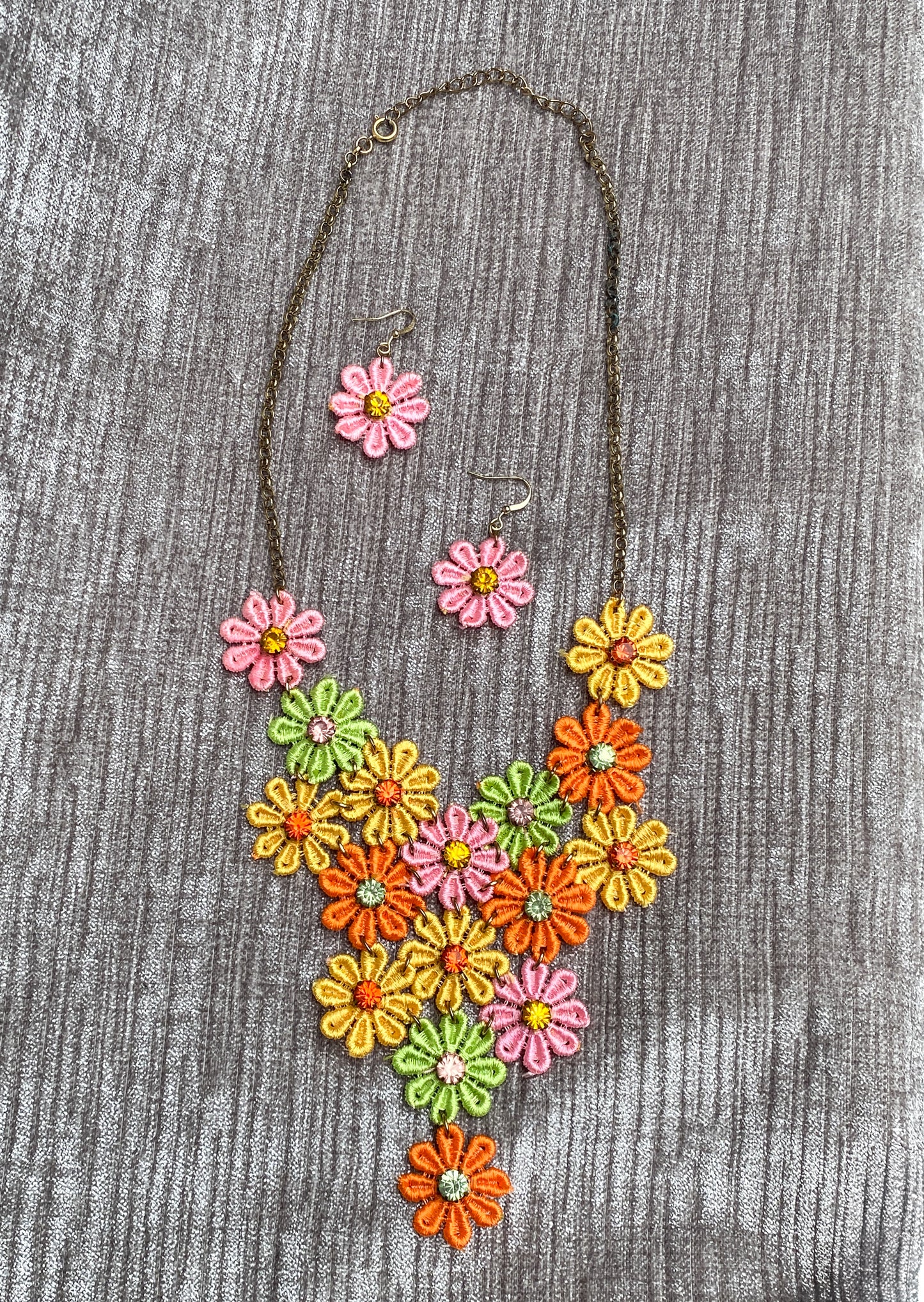 Multi-Color 60’s 70’s Hippie Necklace, Embroidered Daisy Bib Necklace, Retro Style, Pink Flower Earrings, Funky Floral Statement Jewelry Set