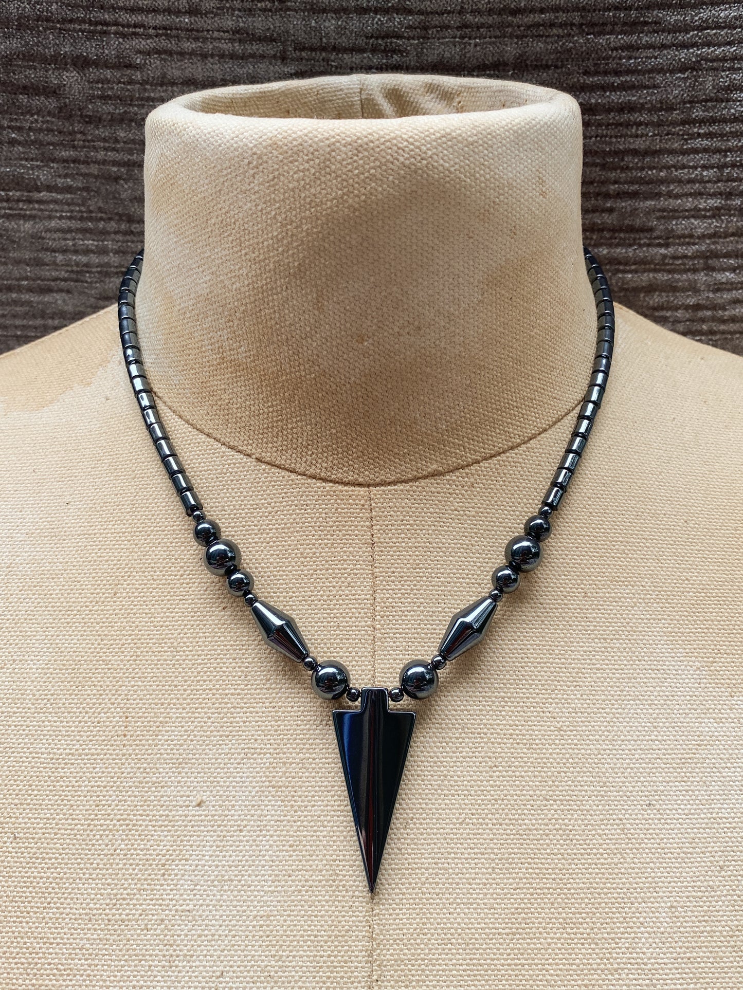 Vintage Hematite Arrowhead Pendant Necklace - Retro Gunmetal Gray Southwestern Style Choker - Dark Metallic Geometric Stone Statement Jewelry