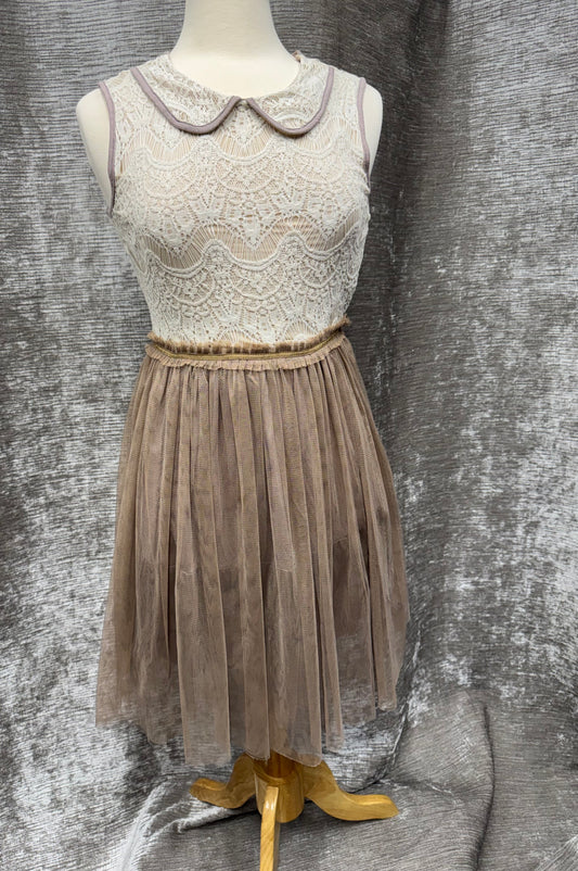Ladies Lace and Tulle Dress Small