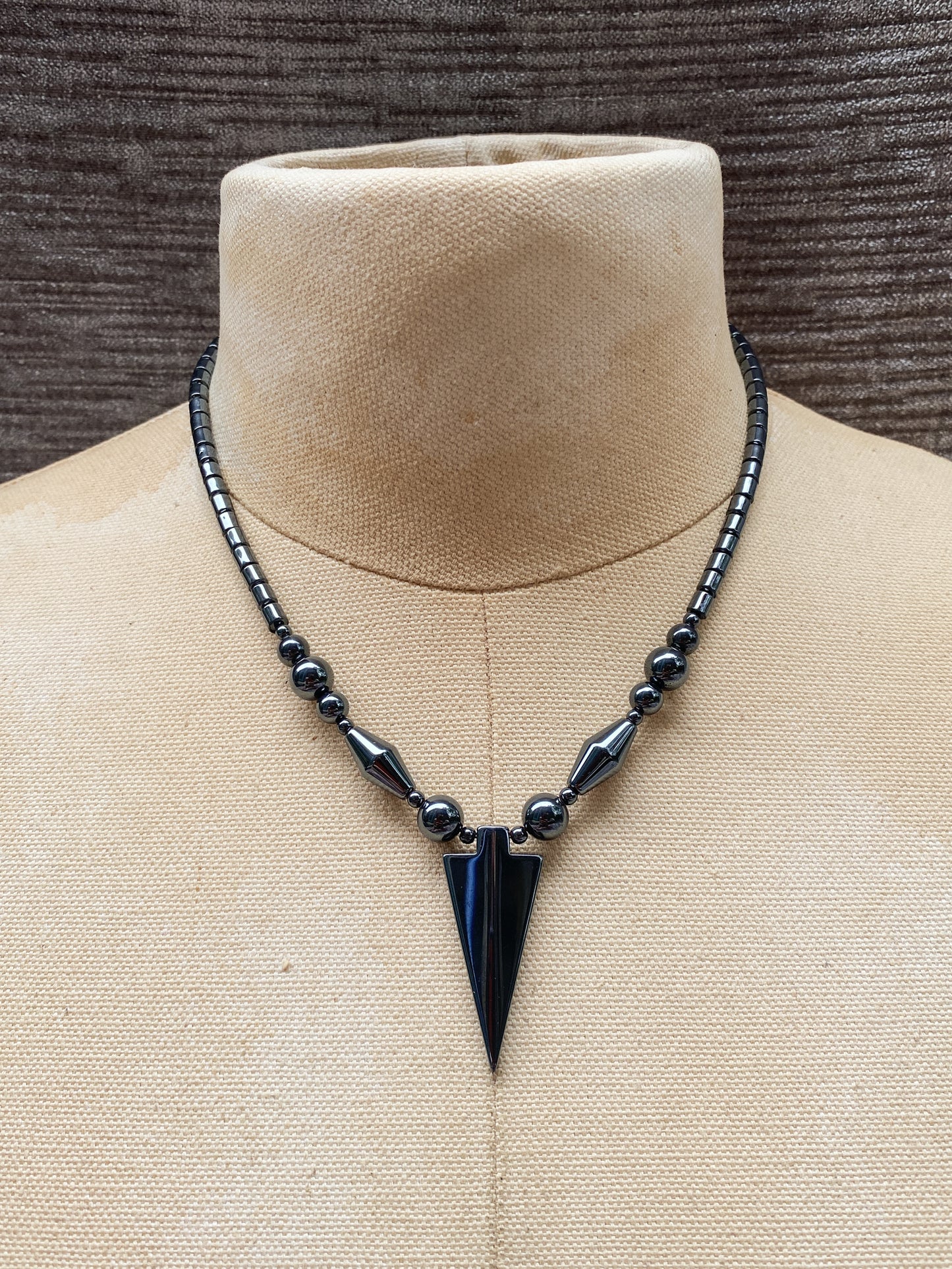 Vintage Hematite Arrowhead Pendant Necklace - Retro Gunmetal Gray Southwestern Style Choker - Dark Metallic Geometric Stone Statement Jewelry
