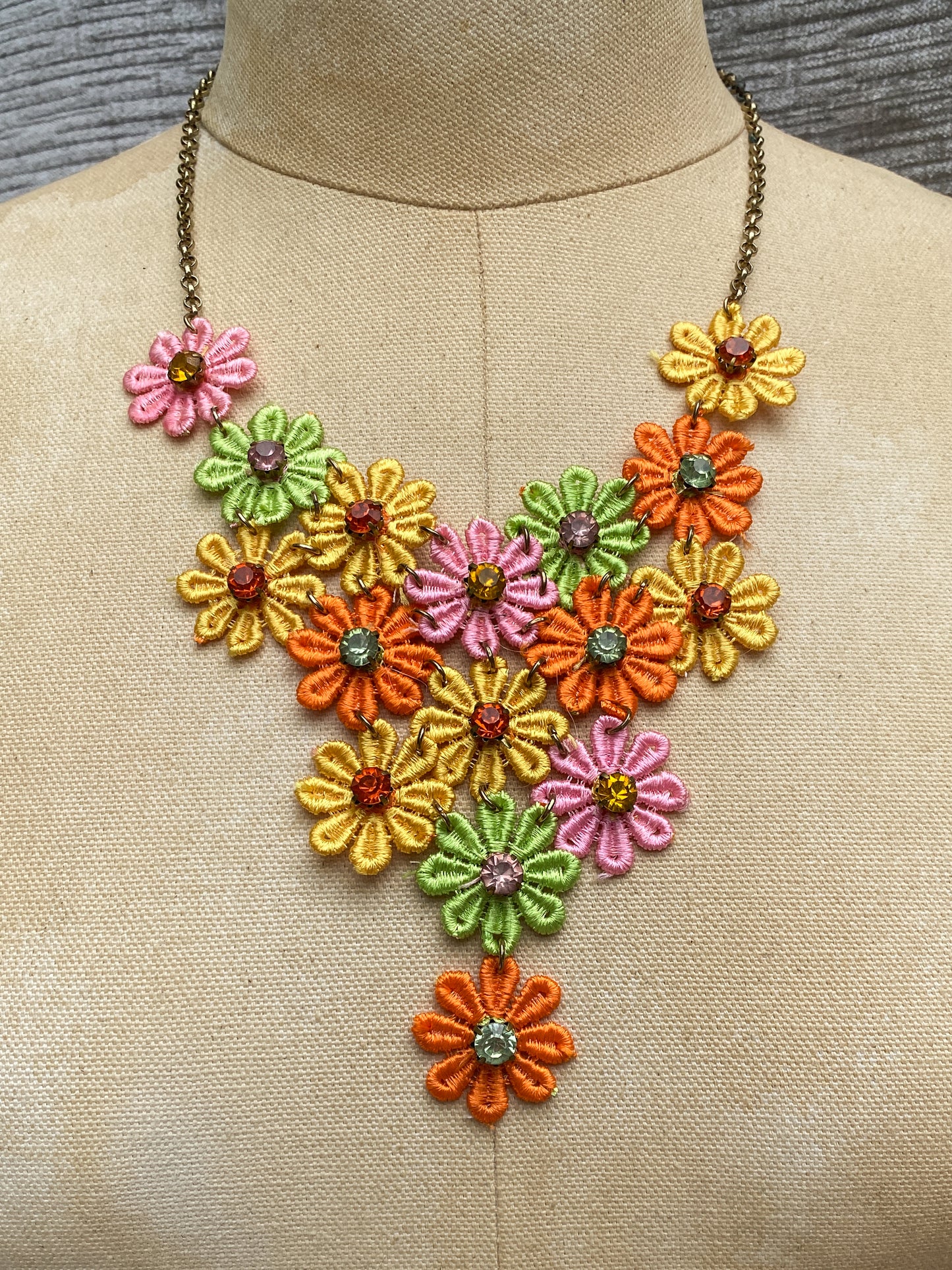 Multi-Color 60’s 70’s Hippie Necklace, Embroidered Daisy Bib Necklace, Retro Style, Pink Flower Earrings, Funky Floral Statement Jewelry Set