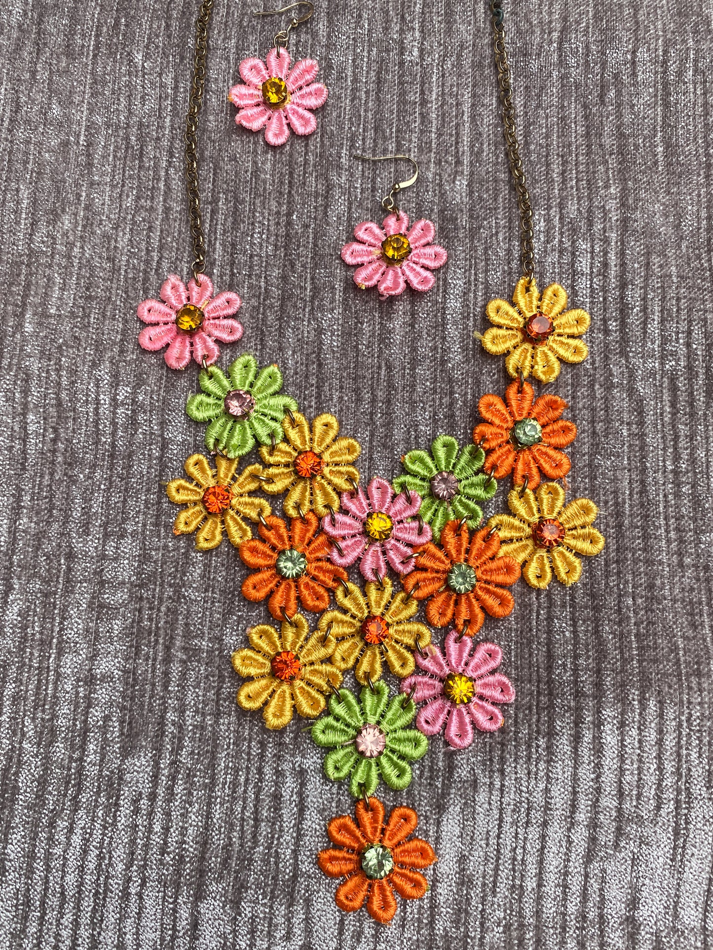 Multi-Color 60’s 70’s Hippie Necklace, Embroidered Daisy Bib Necklace, Retro Style, Pink Flower Earrings, Funky Floral Statement Jewelry Set