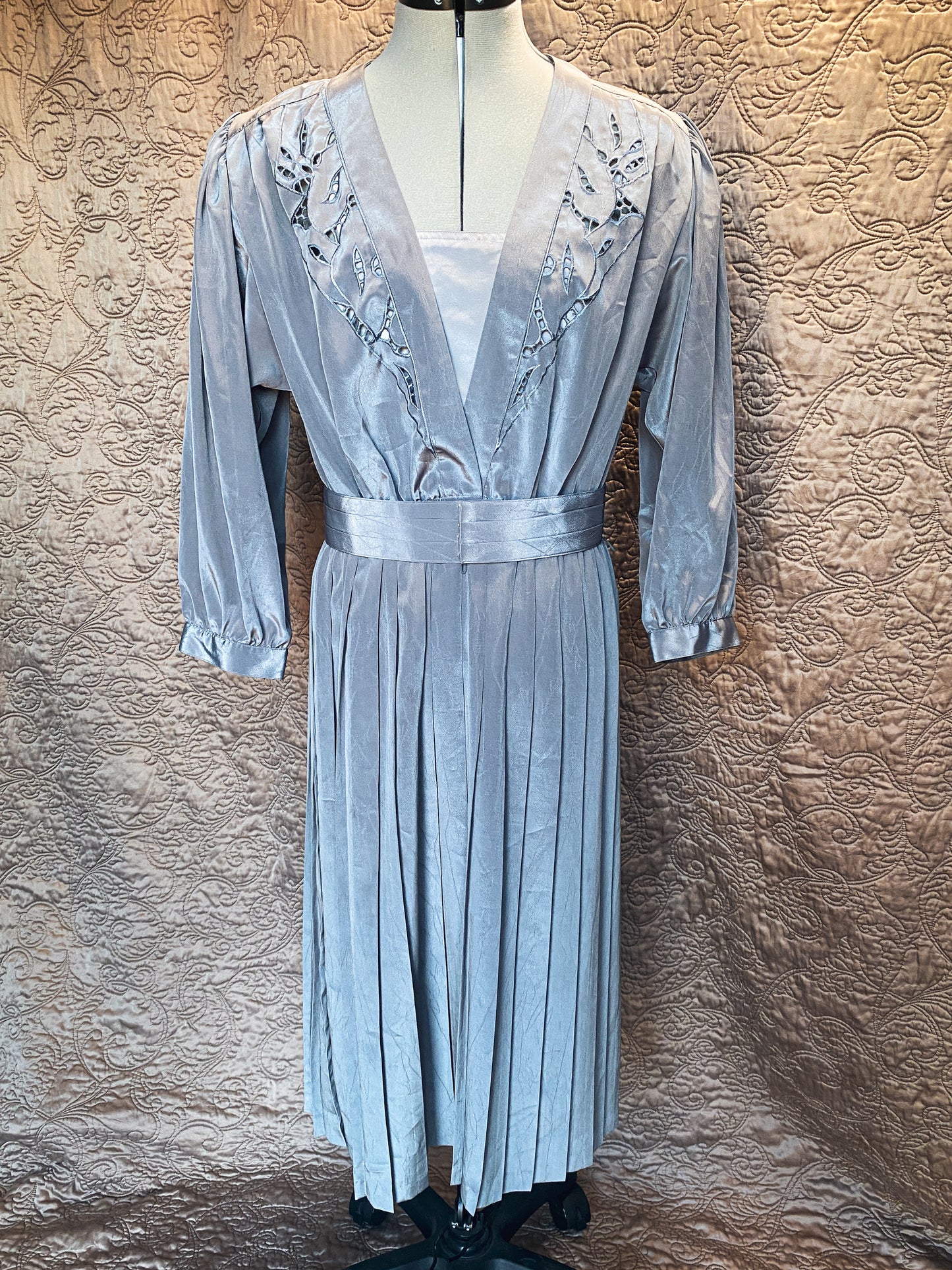 Silver Gray Retro Pleated Midi Dress - V-Neck Long Sleeve - Vintage 80s Secretary Style Dress - Size Medium