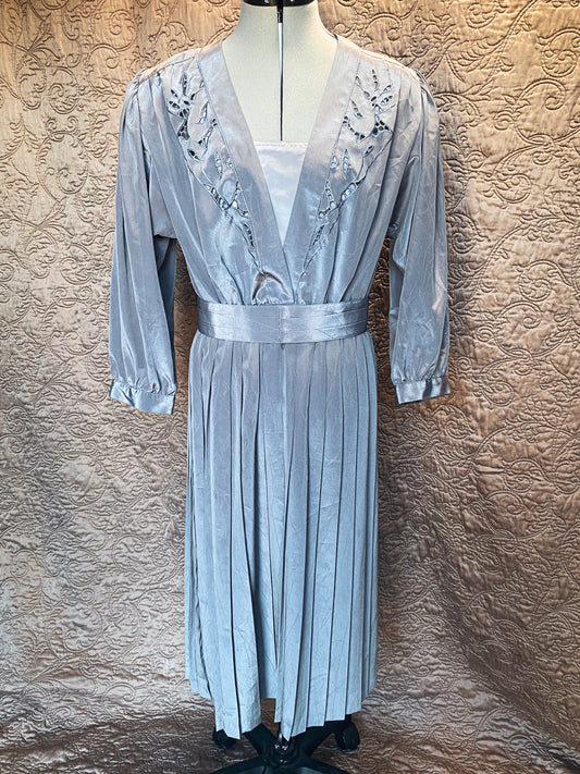 Silver Gray Retro Pleated Midi Dress - V-Neck Long Sleeve - Vintage 80s Secretary Style Dress - Size Medium