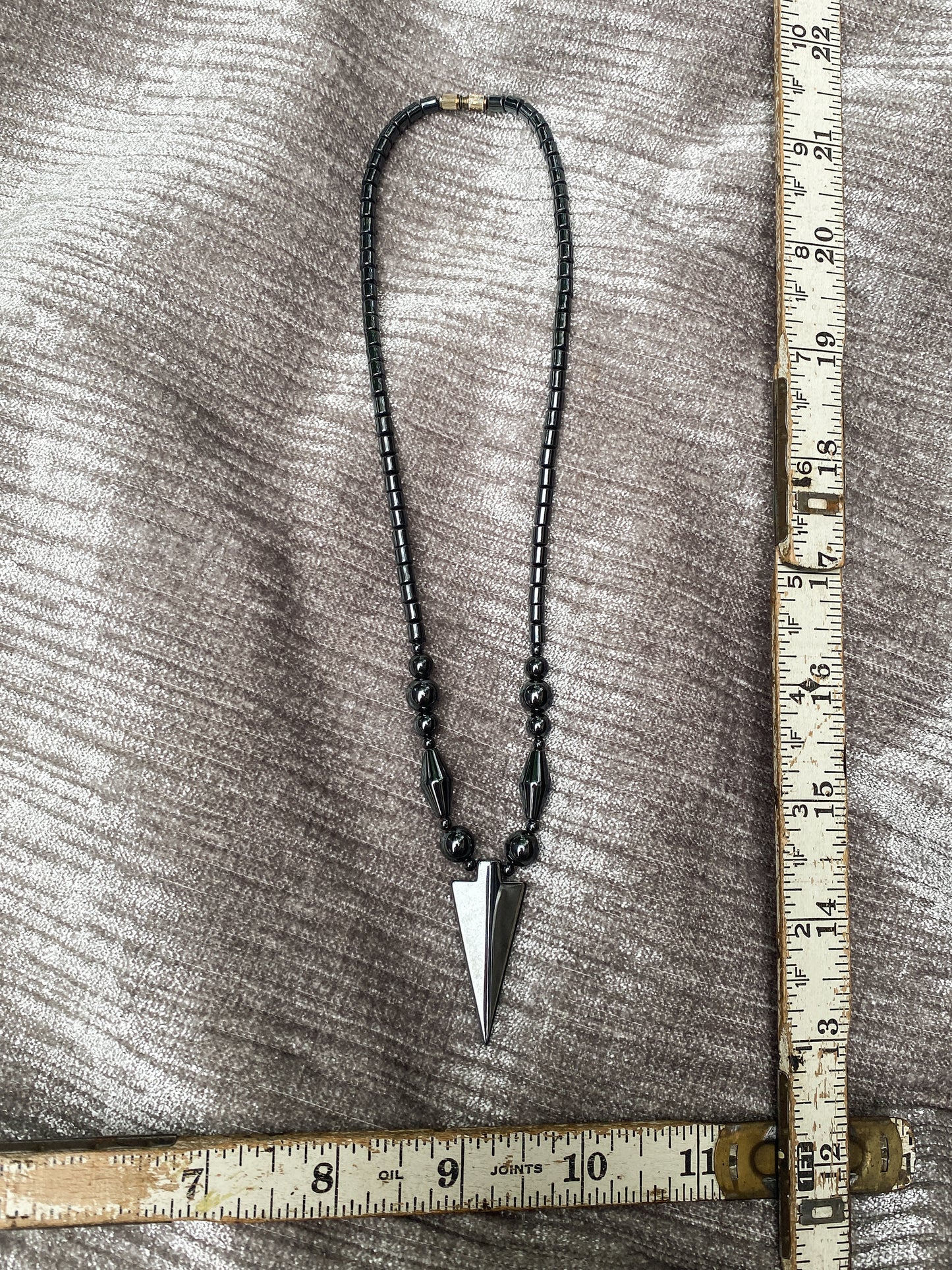 Vintage Hematite Arrowhead Pendant Necklace - Retro Gunmetal Gray Southwestern Style Choker - Dark Metallic Geometric Stone Statement Jewelry