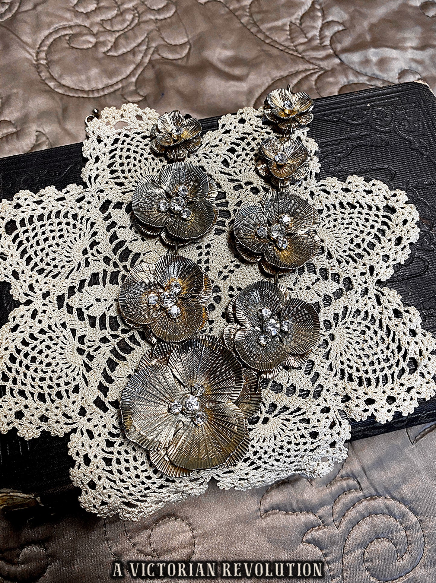 1950s Vintage Silver Tone Floral Bib Necklace - Textured Layered Petals & Rhinestone Centers - Mid Century Costume Jewelry