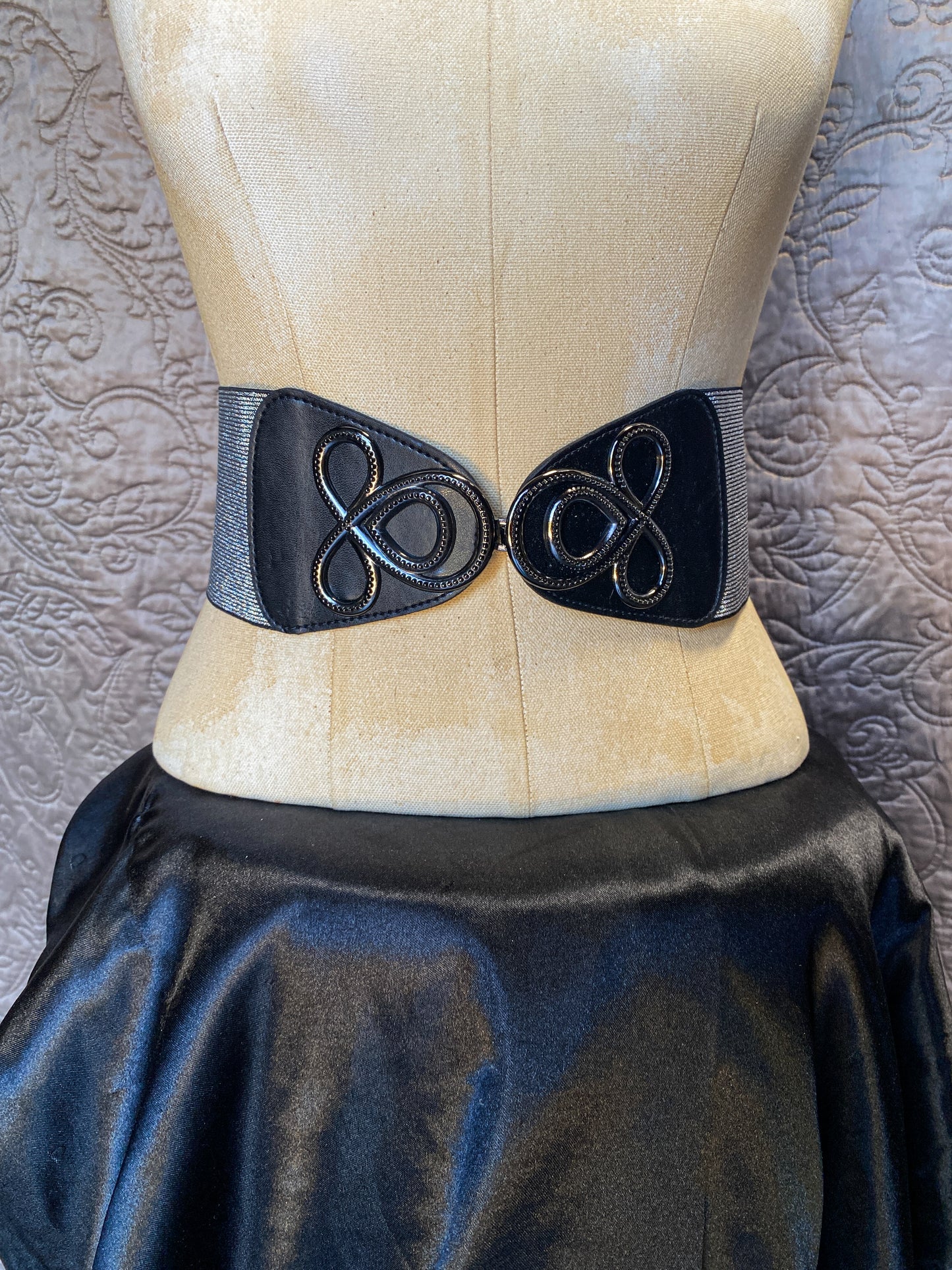 Black Elastic Waist Belt, Retro Cinch Style, Ornate Buckle, Statement Accessory