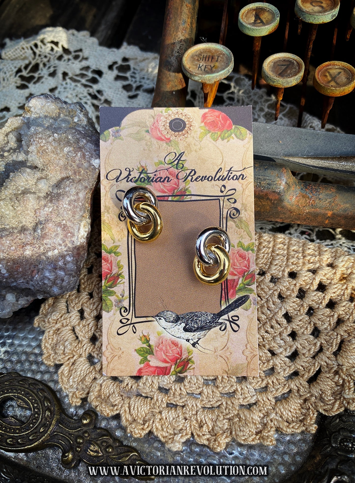 1990’s Gold Tone Interlocking Loop Cufflinks - Minimalist Geometric Style