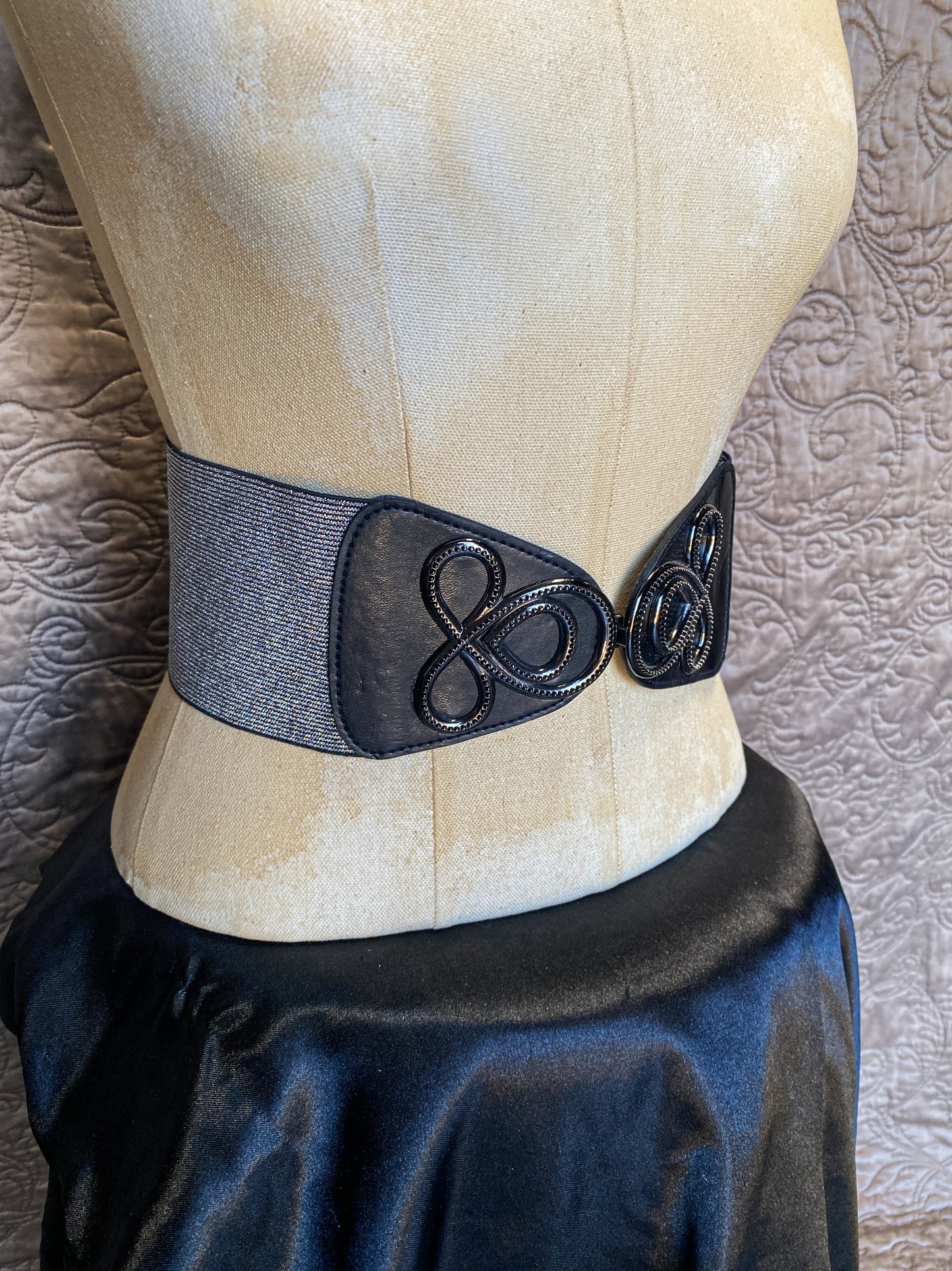 Black Elastic Waist Belt, Retro Cinch Style, Ornate Buckle, Statement Accessory