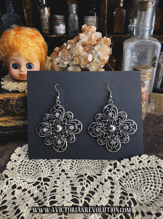 Antiqued Silver Tone Floral Filigree Dangle Earrings - Vintage Bohemian Style - Four Leaf Clover Design - Ornate Silverwork with Crystal Accents - Pre-owned Retro Costume Jewelry