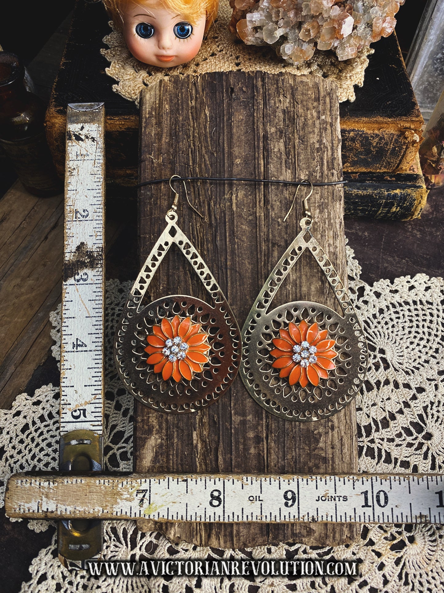 Orange Enamel Daisy Gold Tone Filigree Teardrop Dangle Earrings Used Vintage Boho Style