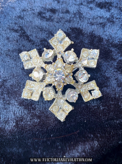 Snowflake Starburst Brooch - Clear Rhinestones, Silver Tone Metal - Vintage 1950s-1960s