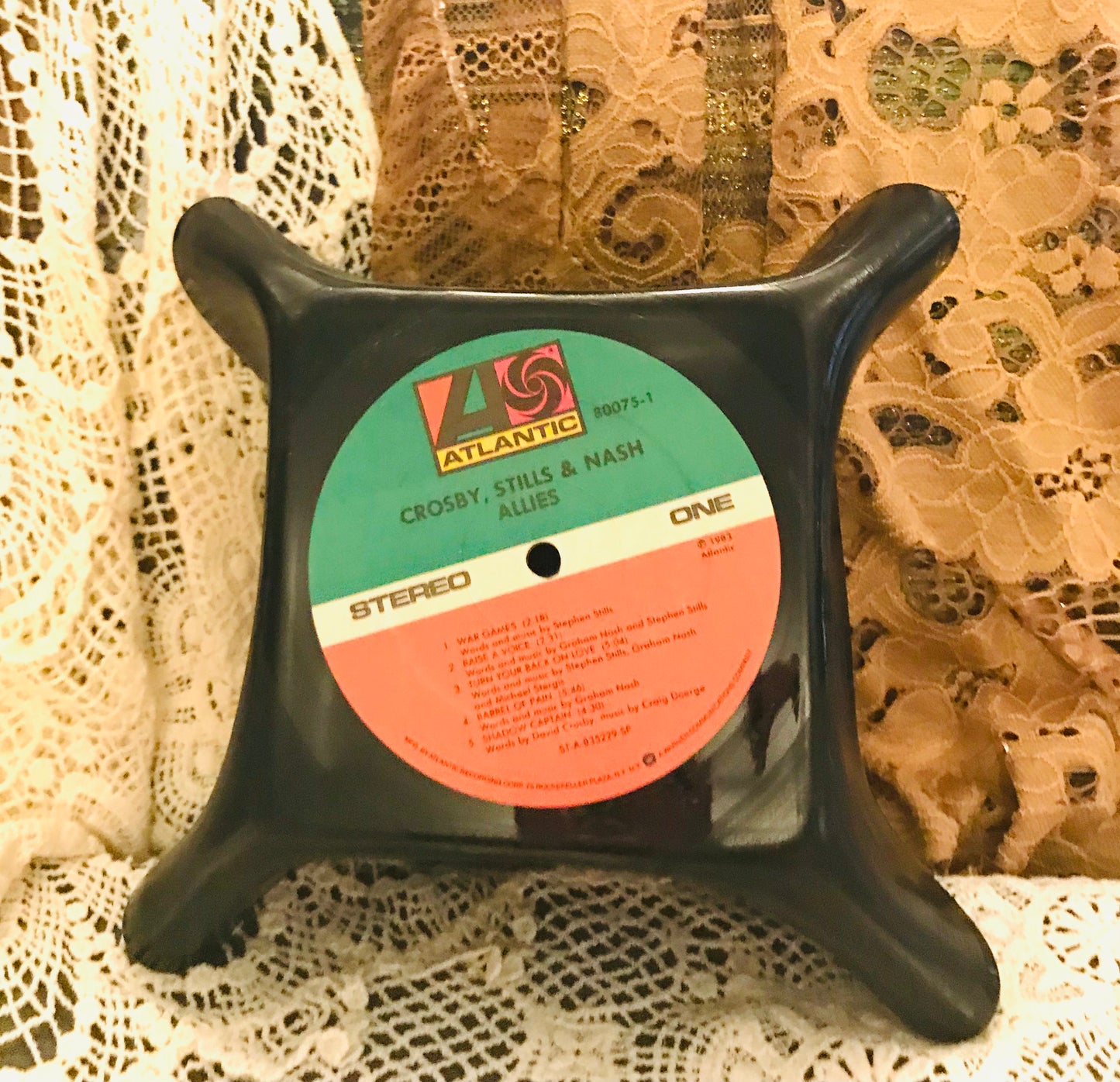 Record Bowl Crosby, Stills and Nash…Allies