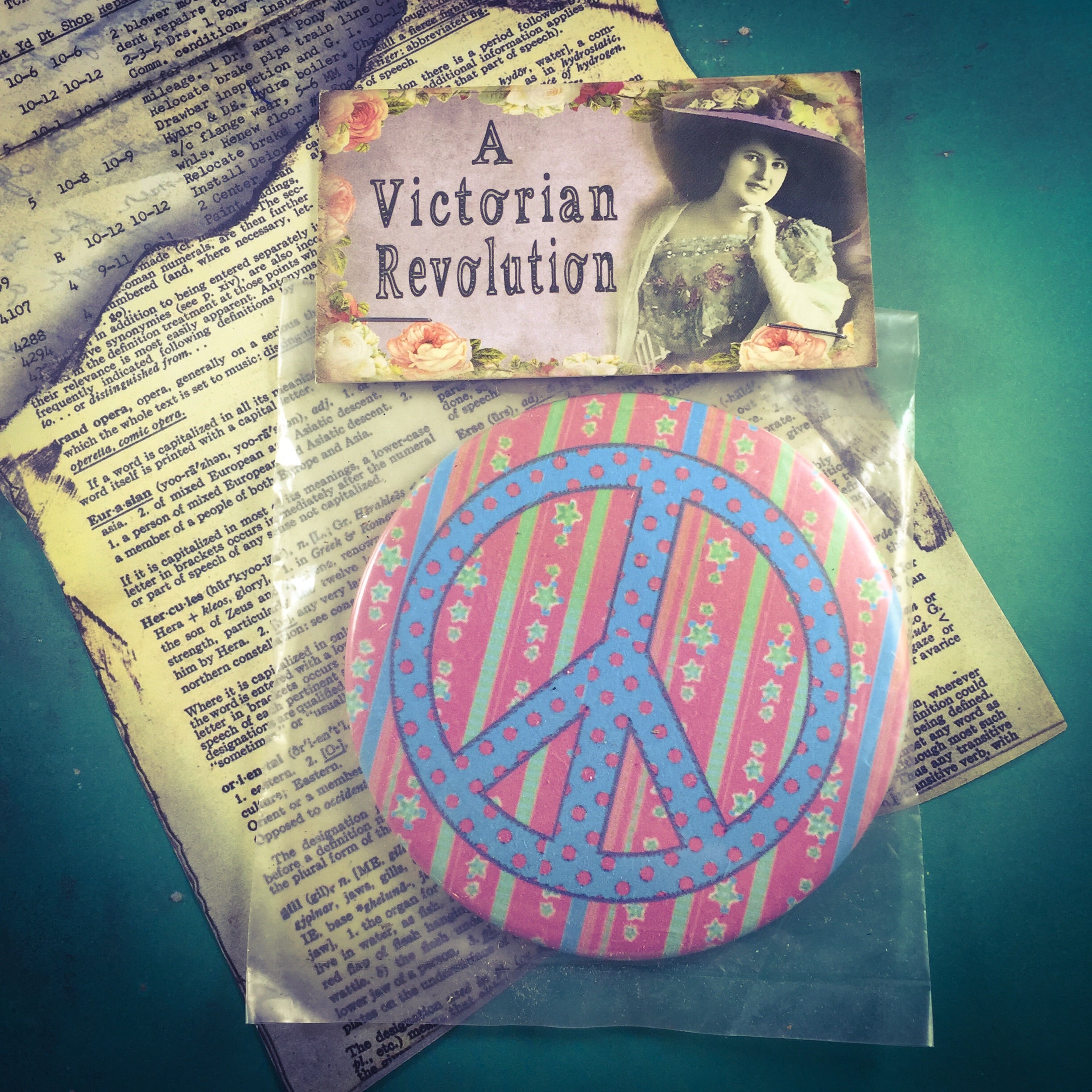 Pocket Mirror - Quirky Peace Sign