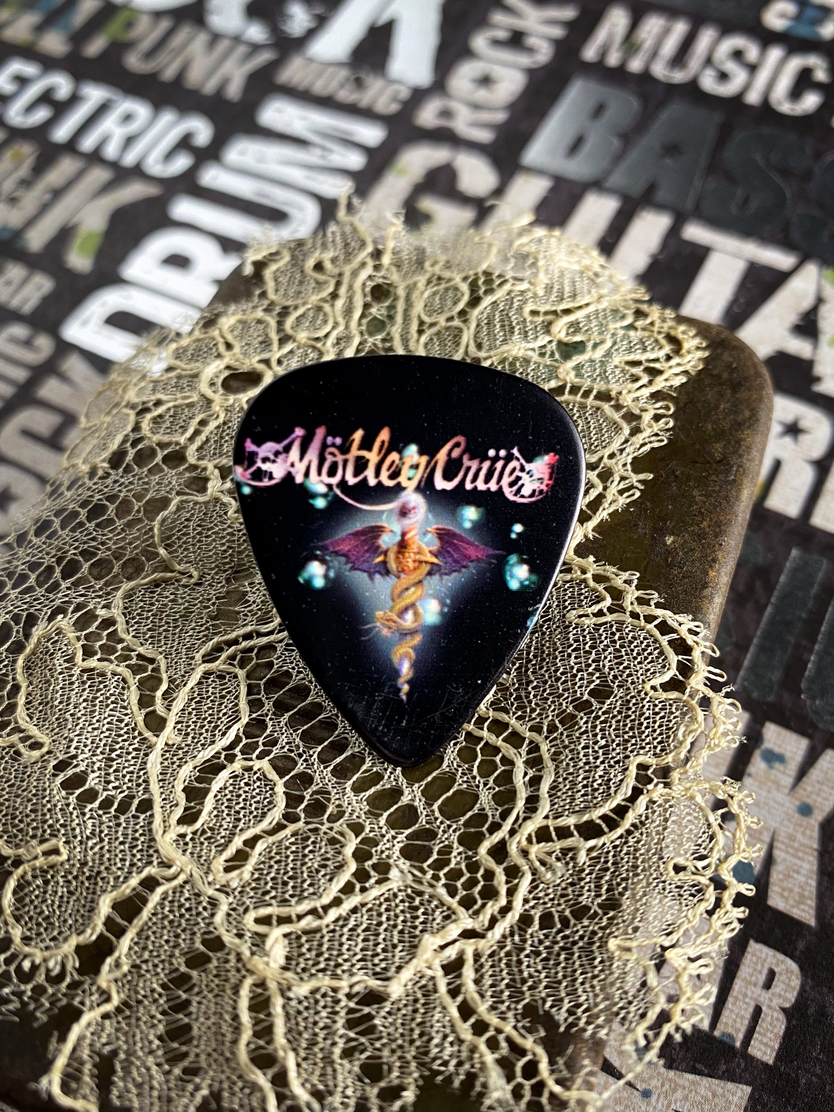 Guitar Pick Pin - Mötley Crüe