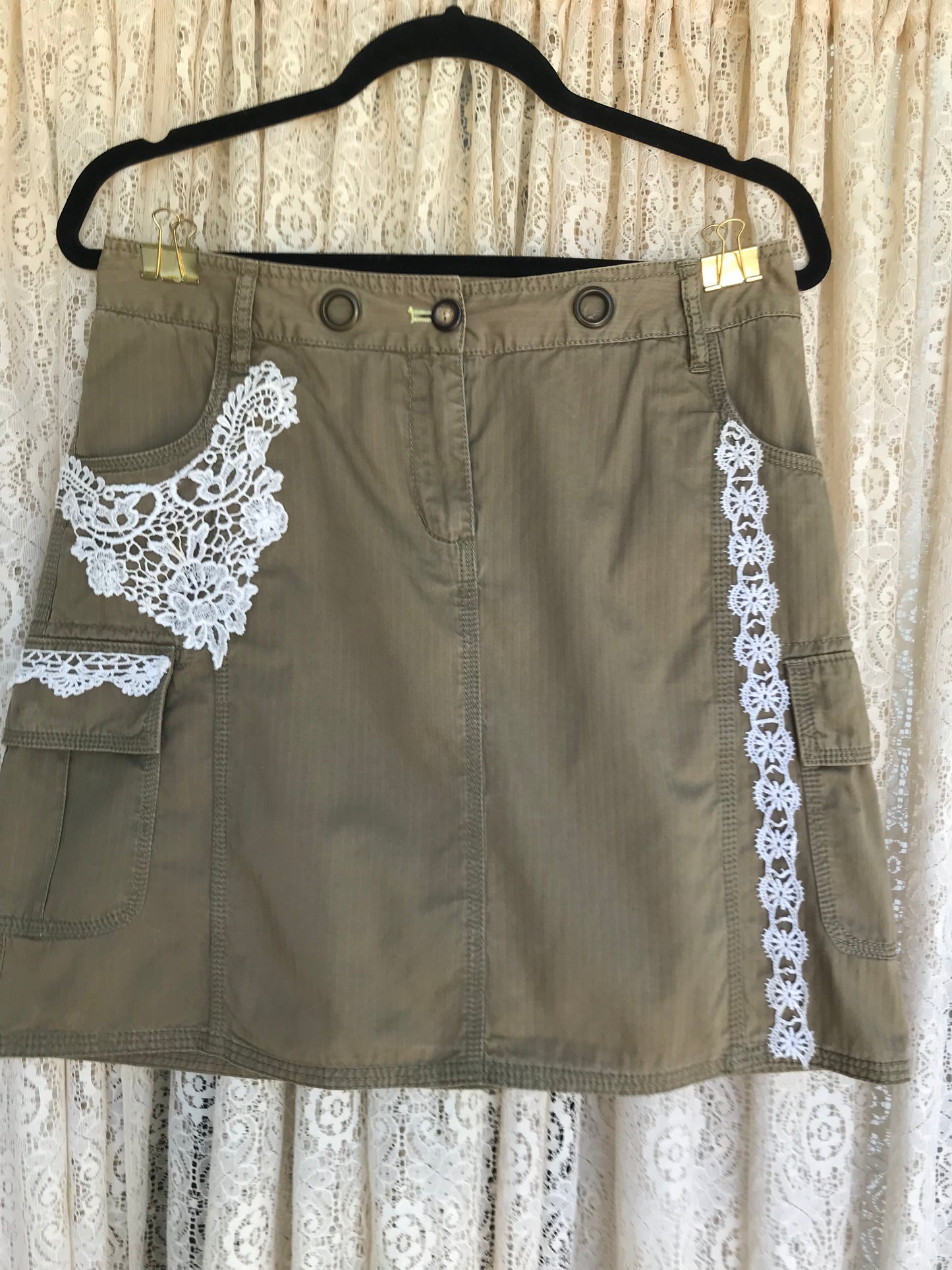 Ladies Tan Skirt with White Trim Medium