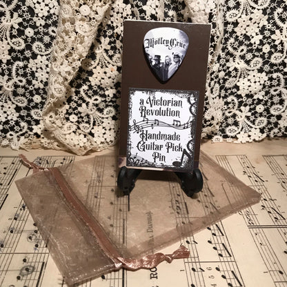 Guitar Pick Pin - Mötley Crüe